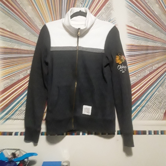 OriginalRetroBrand Women ChicagoBlackhawks Sweater - Picture 8 of 16